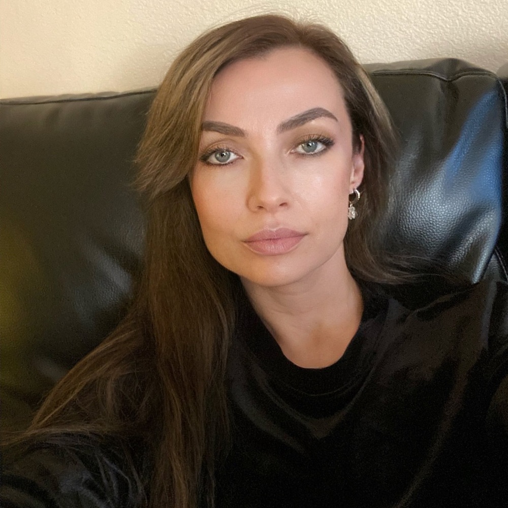 Meet your Posher, Elena